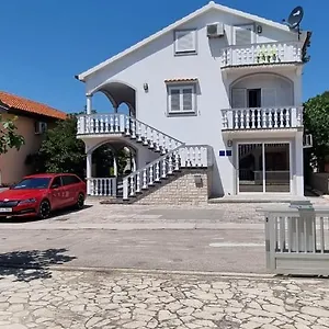Ira Apartment